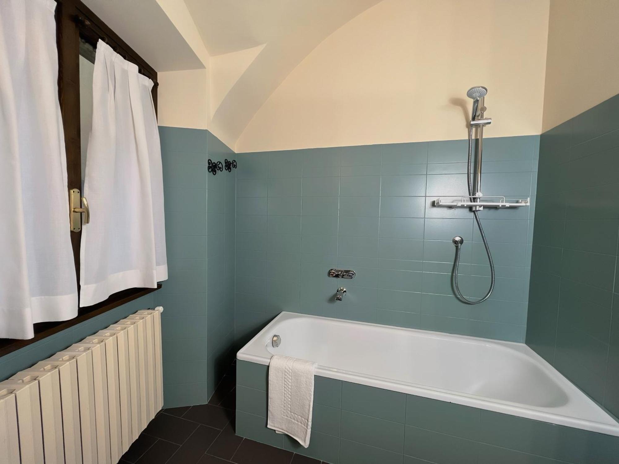 ホテル Dimora Conte Cavour ヴェルチェッリ 部屋 写真