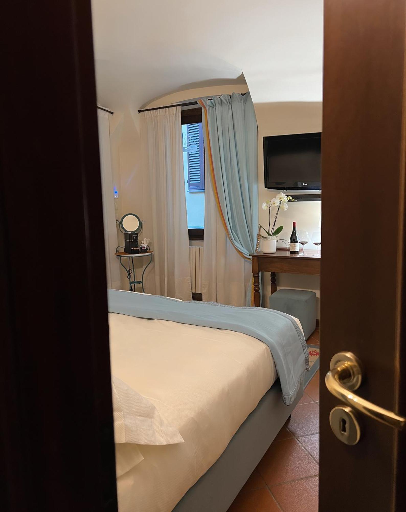 ホテル Dimora Conte Cavour ヴェルチェッリ 部屋 写真