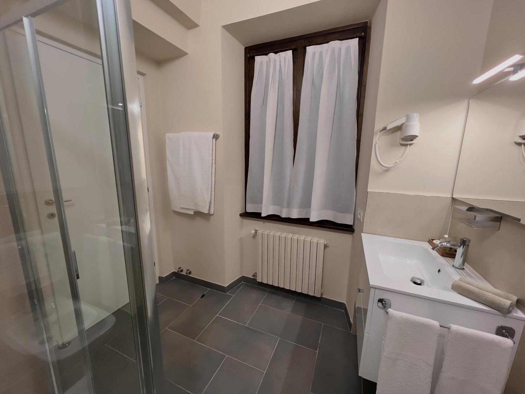 ホテル Dimora Conte Cavour ヴェルチェッリ 部屋 写真